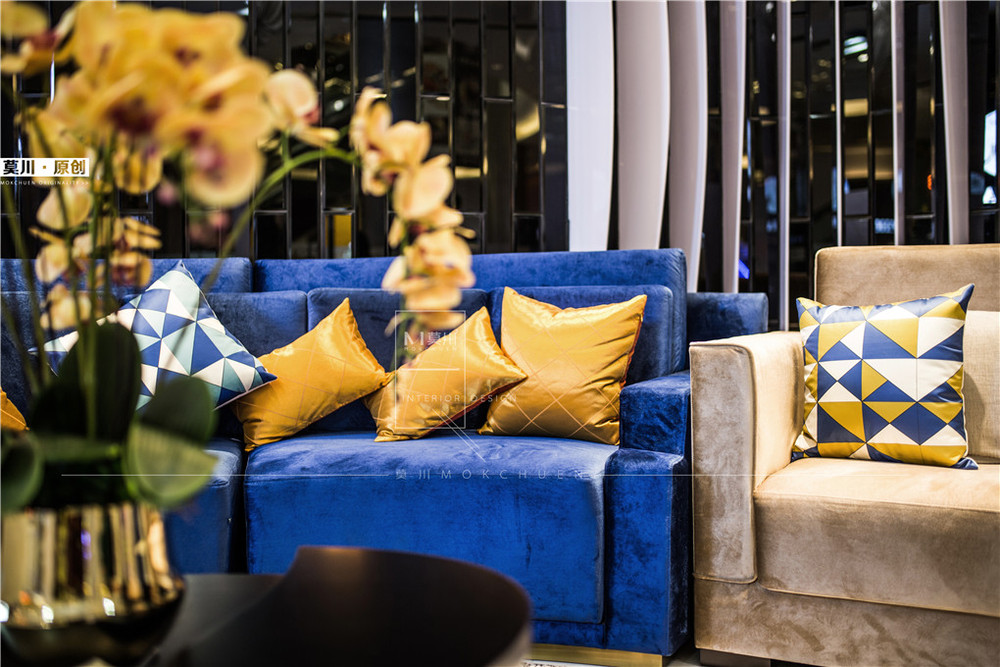 美容會(huì)所大廳裝修實(shí)景圖