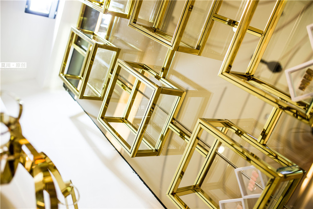 美容院櫥窗區(qū)裝修效果圖