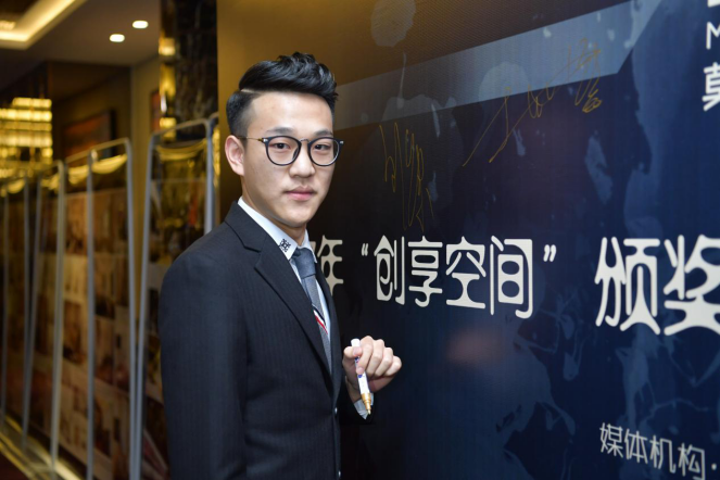 莫川同仁及受邀嘉賓現(xiàn)場(chǎng)簽字