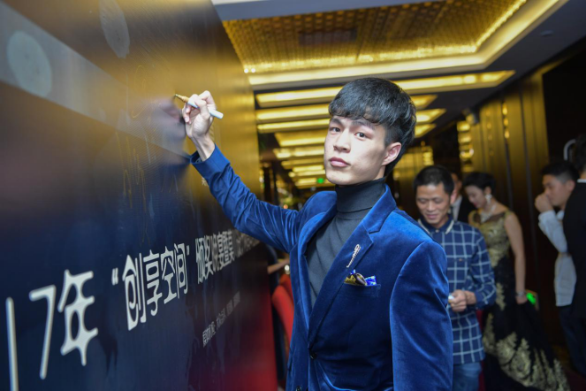 莫川同仁及受邀嘉賓現(xiàn)場(chǎng)簽字