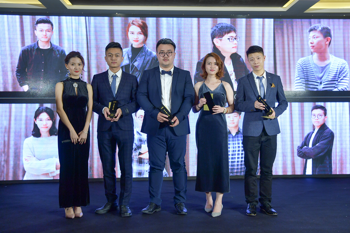 進(jìn)步員工領(lǐng)獎(jiǎng)