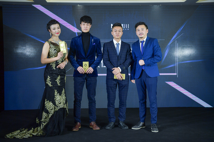 最佳意見員工領(lǐng)獎(jiǎng)