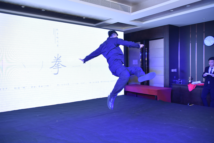 莫川助理部及業(yè)務(wù)部的武術(shù)表演