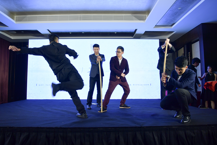 莫川助理部及業(yè)務(wù)部的武術(shù)表演