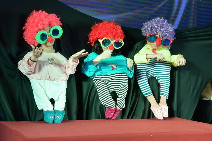 策劃部及行政部的小人舞