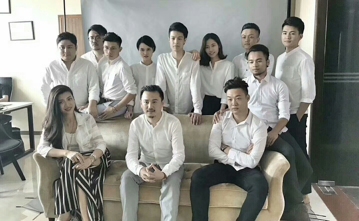 設(shè)計(jì)部全體成員的合照