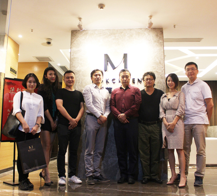 莫川裝飾管理層與西南民族大學(xué)領(lǐng)導(dǎo)合影 莫川裝飾管理層與西南民族大學(xué)領(lǐng)導(dǎo)合影