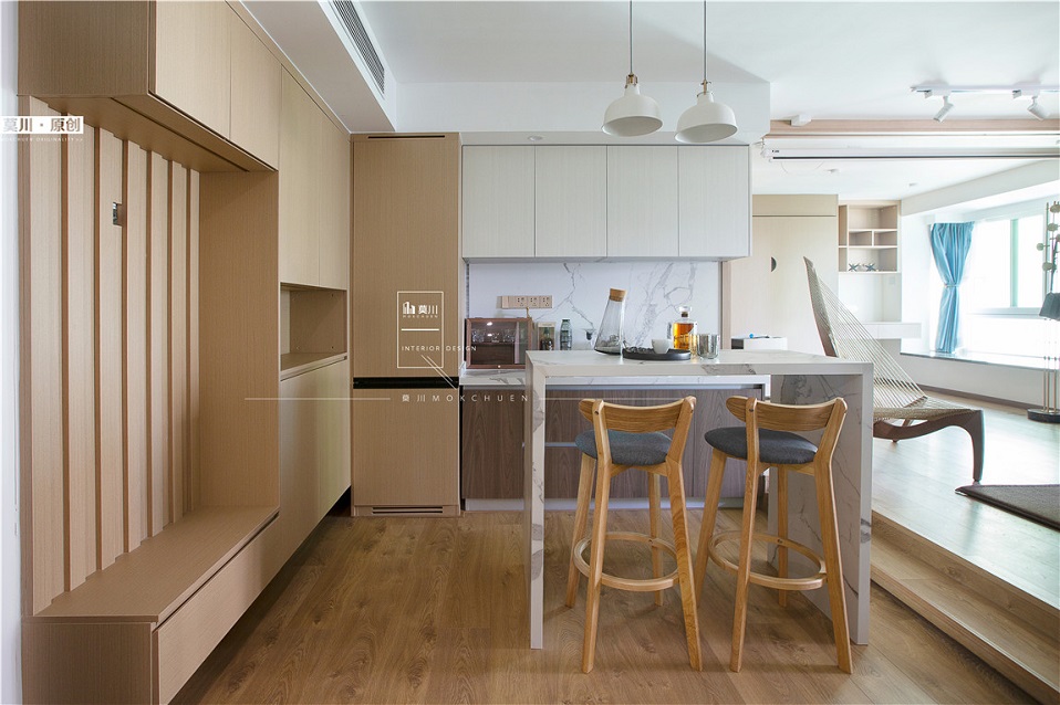 鋪設(shè)木地板的裝修圖.jpg 鋪設(shè)木地板的裝修圖.jpg